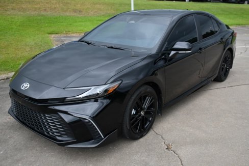 Used 2025 Toyota Camry SE image 2
