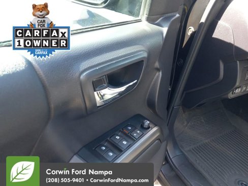Used 2022 Toyota Tacoma TRD Off-Road image 12
