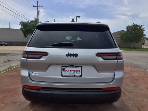 New 2025 Jeep Grand Cherokee L Laredo image 5