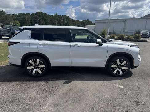 New 2025 Mitsubishi Outlander SE image 8