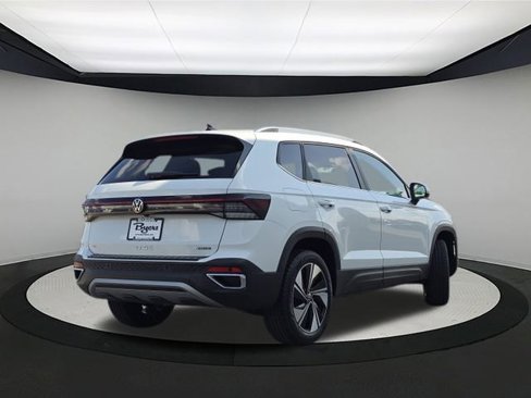 New 2025 Volkswagen Taos SE image 7