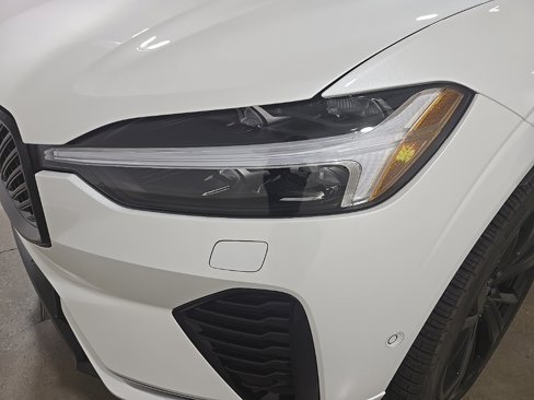 New 2026 Volvo XC60 B5 Ultra w/ Climate Package image 23