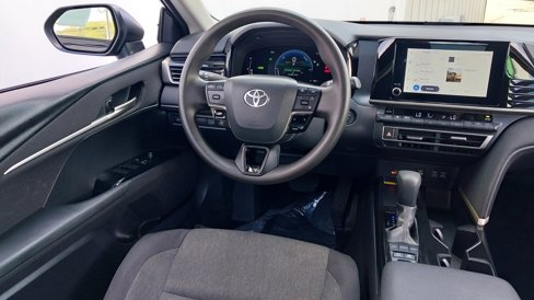 Used 2025 Toyota Camry LE image 13