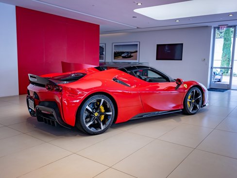 Used 2023 Ferrari SF90 Spider image 31