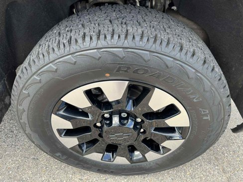 Used 2020 Chevrolet Silverado 2500 Custom w/ Custom Value Package image 14