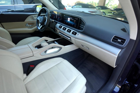 Used 2020 Mercedes-Benz GLE 350 4MATIC w/ AMG Line Exterior image 8