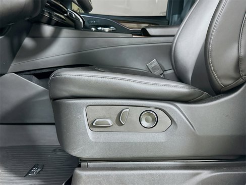 Used 2022 Cadillac Escalade ESV Luxury w/ LPO, Illumination Package image 19