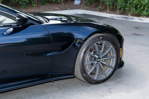 Used 2023 Aston Martin V8 Vantage Roadster image 9