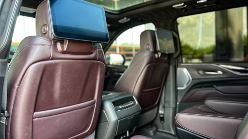 Used 2024 Cadillac Escalade V w/ LPO, ONYX Package image 35