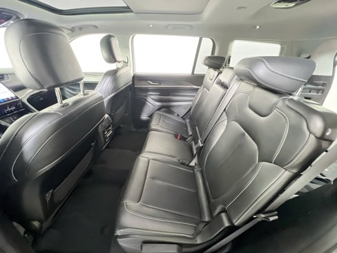 Used 2023 Jeep Grand Cherokee L Limited image 23