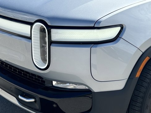 Used 2024 Rivian R1S Adventure image 10