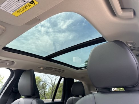 Certified 2025 Volvo XC90 B5 Core image 18