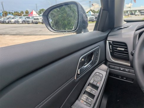 New 2025 Nissan Rogue Platinum w/ Platinum Premium Package image 27