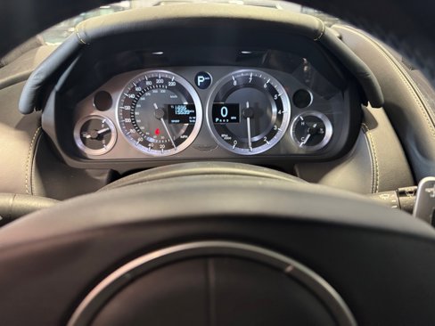 Used 2015 Aston Martin DB9 Coupe image 32