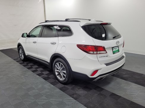 Used 2017 Hyundai Santa Fe SE image 3