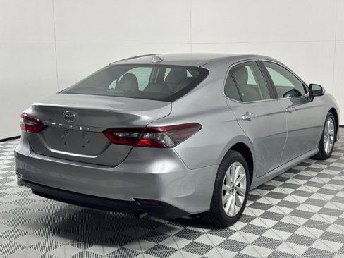 Used 2022 Toyota Camry LE image 5
