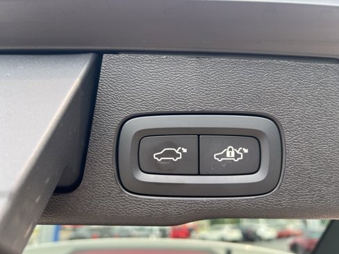 Certified 2025 Volvo XC60 B5 Plus image 30
