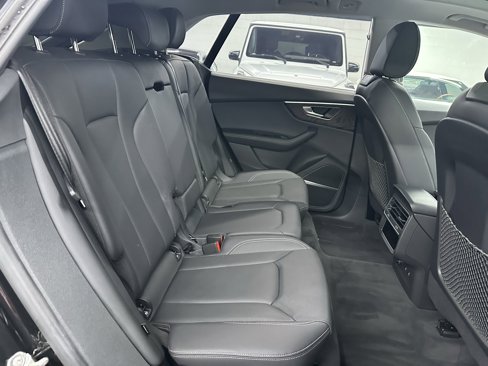 Used 2023 Audi Q8 Prestige image 23