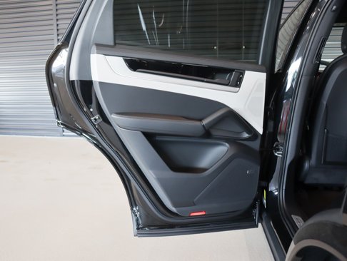 New 2025 Porsche Cayenne S image 25