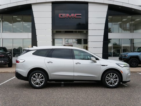 Used 2022 Buick Enclave Premium image 2