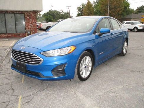 Used 2019 Ford Fusion SE image 2