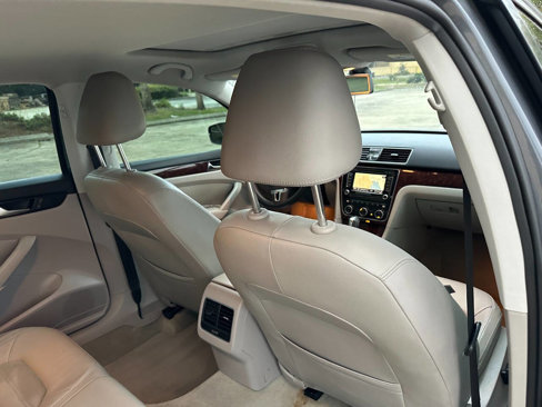Used 2013 Volkswagen Passat TDI SEL Premium image 18