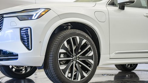 New 2025 Volvo XC90 T8 Plus w/ Protection Package Premier image 11