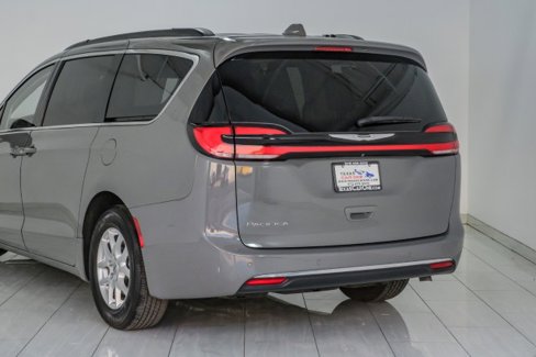 Used 2022 Chrysler Pacifica Touring-L image 48