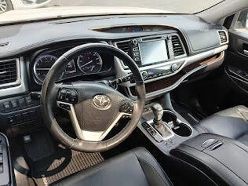 Used 2018 Toyota Highlander XLE image 15