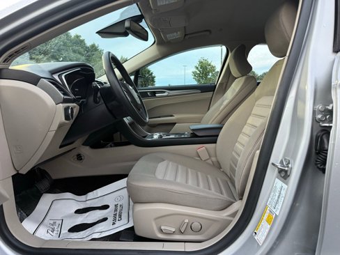 Used 2019 Ford Fusion SE image 17