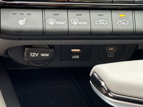 Certified 2025 Hyundai Elantra SEL image 32
