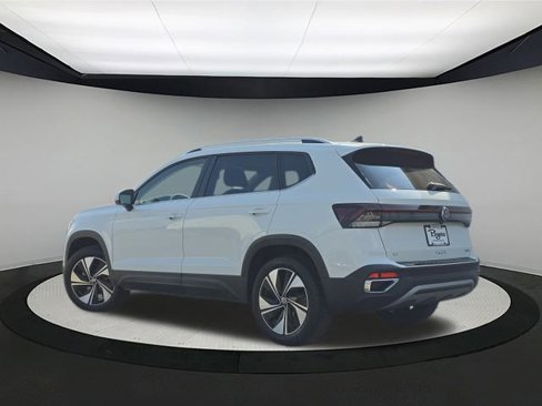 New 2025 Volkswagen Taos SE image 5