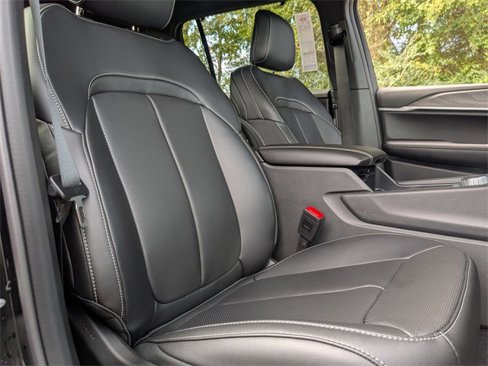 New 2025 Jeep Grand Cherokee L Limited w/ Luxury Tech Group II image 40
