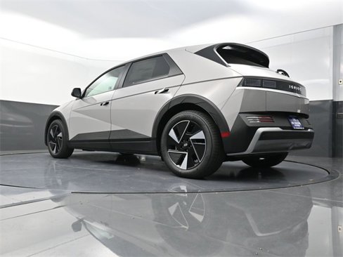 New 2025 Hyundai Ioniq 5 SE image 34