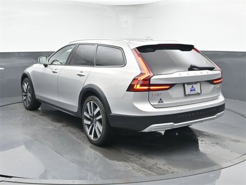 Used 2024 Volvo V90 B6 Cross Country Ultimate image 6