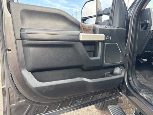 Used 2019 Ford F250 Lariat w/ Lariat Ultimate Package image 15