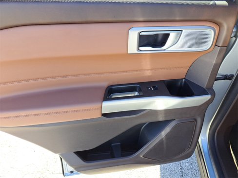 Certified 2022 Ford Explorer King Ranch w/ Premium Technology Package image 7