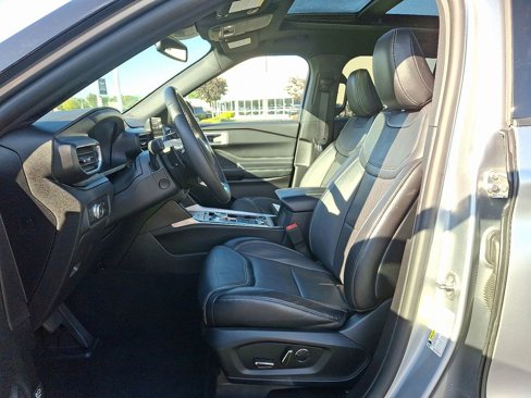 Used 2020 Ford Explorer ST w/ ST Street Pack image 16