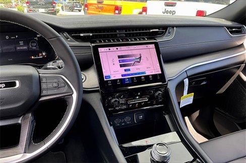 New 2025 Jeep Grand Cherokee Limited image 7