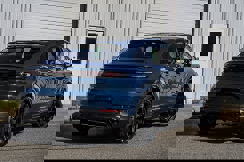 New 2025 Porsche Cayenne Coupe image 7