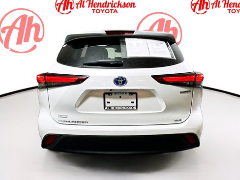 Used 2023 Toyota Highlander XLE image 4