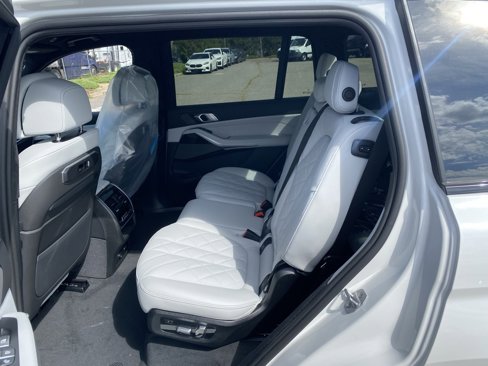 New 2026 BMW X7 xDrive40i image 7