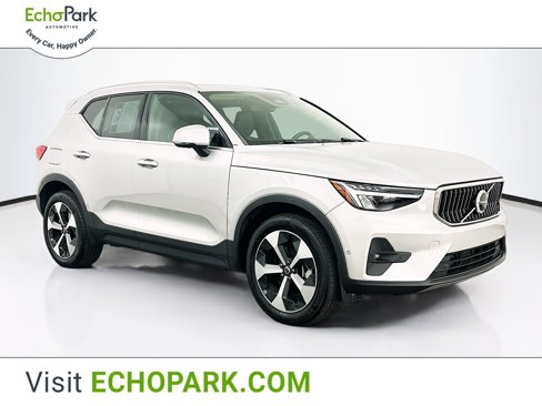 Used 2025 Volvo XC40 B5 Plus image 1