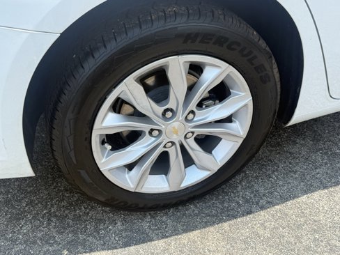 Used 2023 Chevrolet Malibu LT image 9