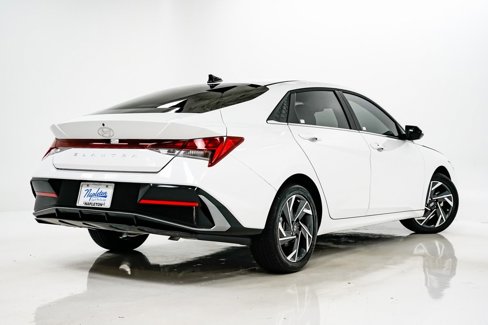 Used 2025 Hyundai Elantra SEL image 30