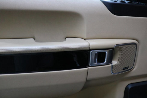 Used 2010 Land Rover Range Rover HSE LUX image 20