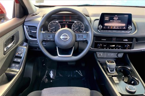 Used 2023 Nissan Rogue SV image 4