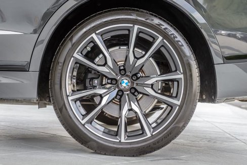 Used 2022 BMW X7 xDrive40i w/ M Sport Package image 14