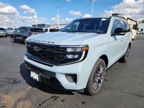 New 2025 Ford Expedition Platinum image 3