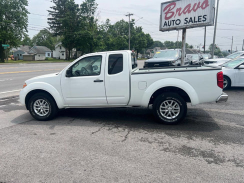 Used 2016 Nissan Frontier SV image 2